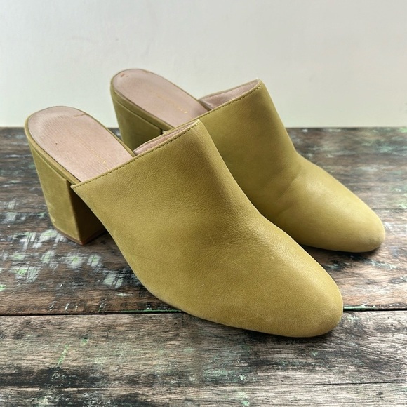 INTENTIONALLY BLANK Shoes - Intentionally Blank Dicey Mule Chartreuse Suede Size 38/8
